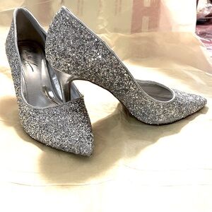 MARI A SILVER SPARKLING SHOE FOR A GREAT NIGHT OUT 8 1/2 3 1/4 “ SPARKLE ON HEEL